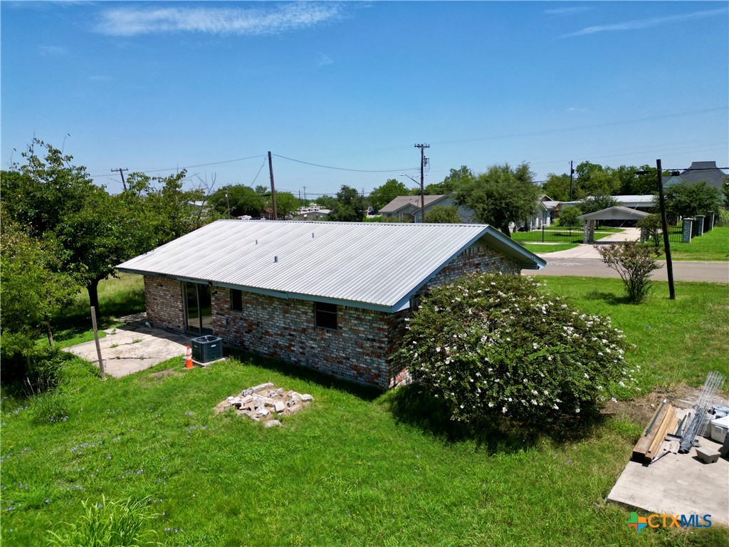 209 Prairie Ave Property Photo 2