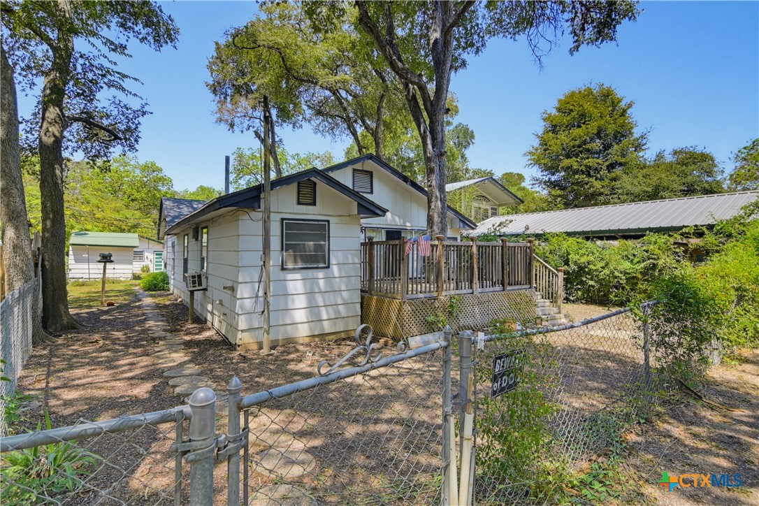 924 Lake Drive Property Photo 1
