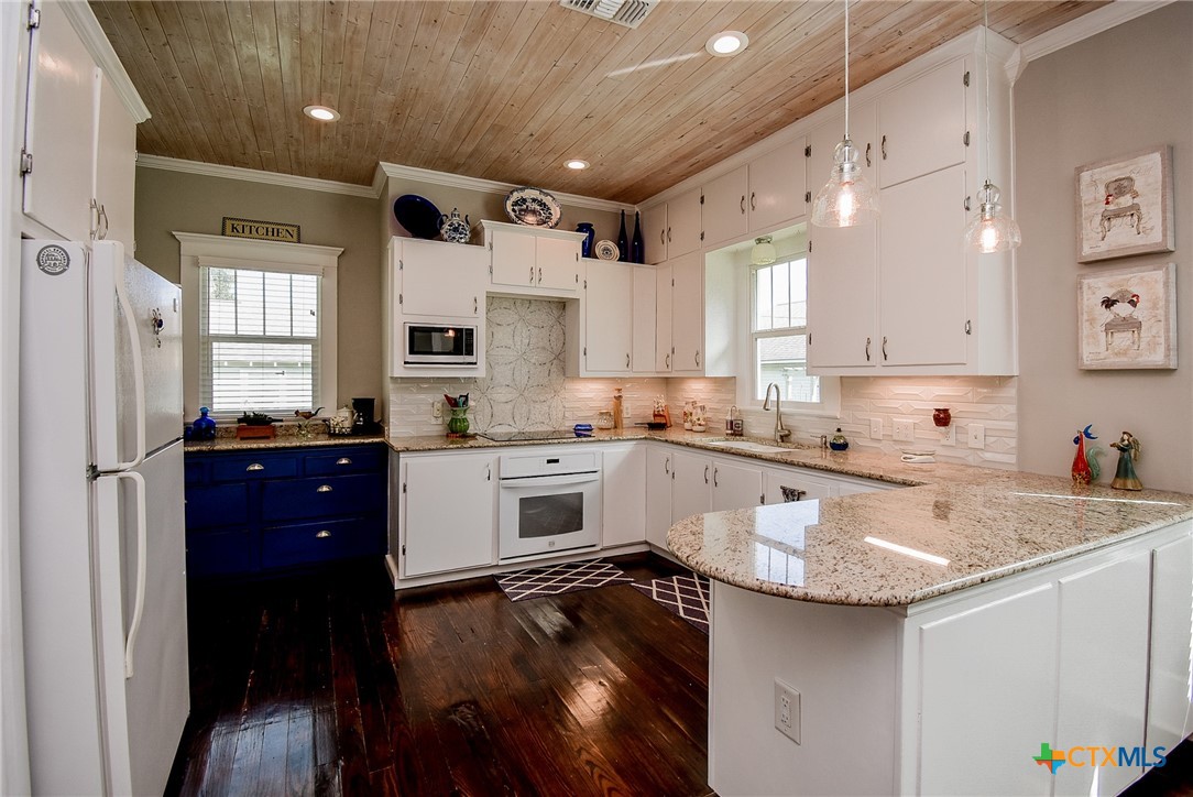 210 W Calhoun Street Property Photo 6
