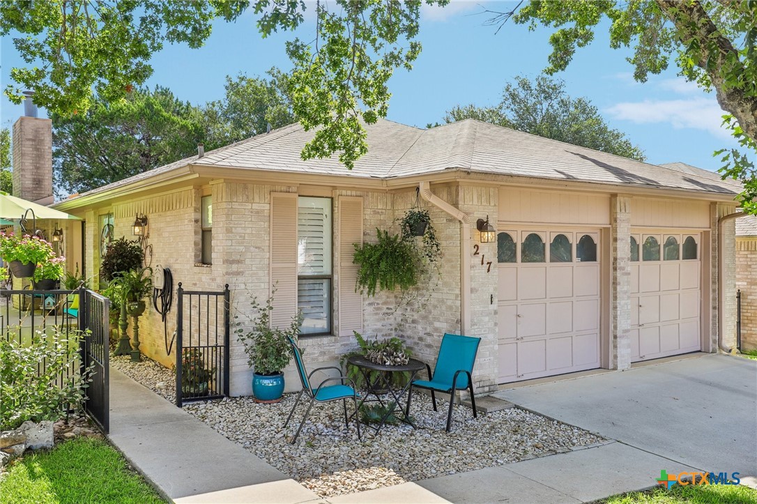 1217 Bluff Creek Circle Property Photo 1
