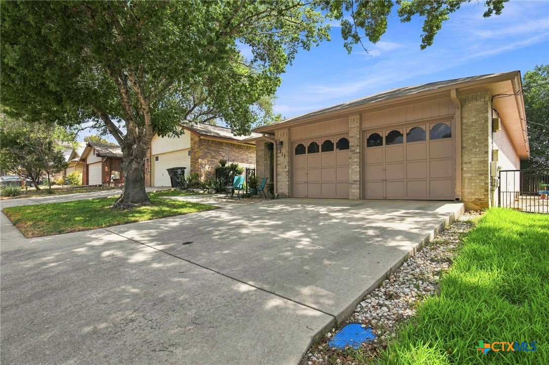 1217 Bluff Creek Circle Property Photo 2