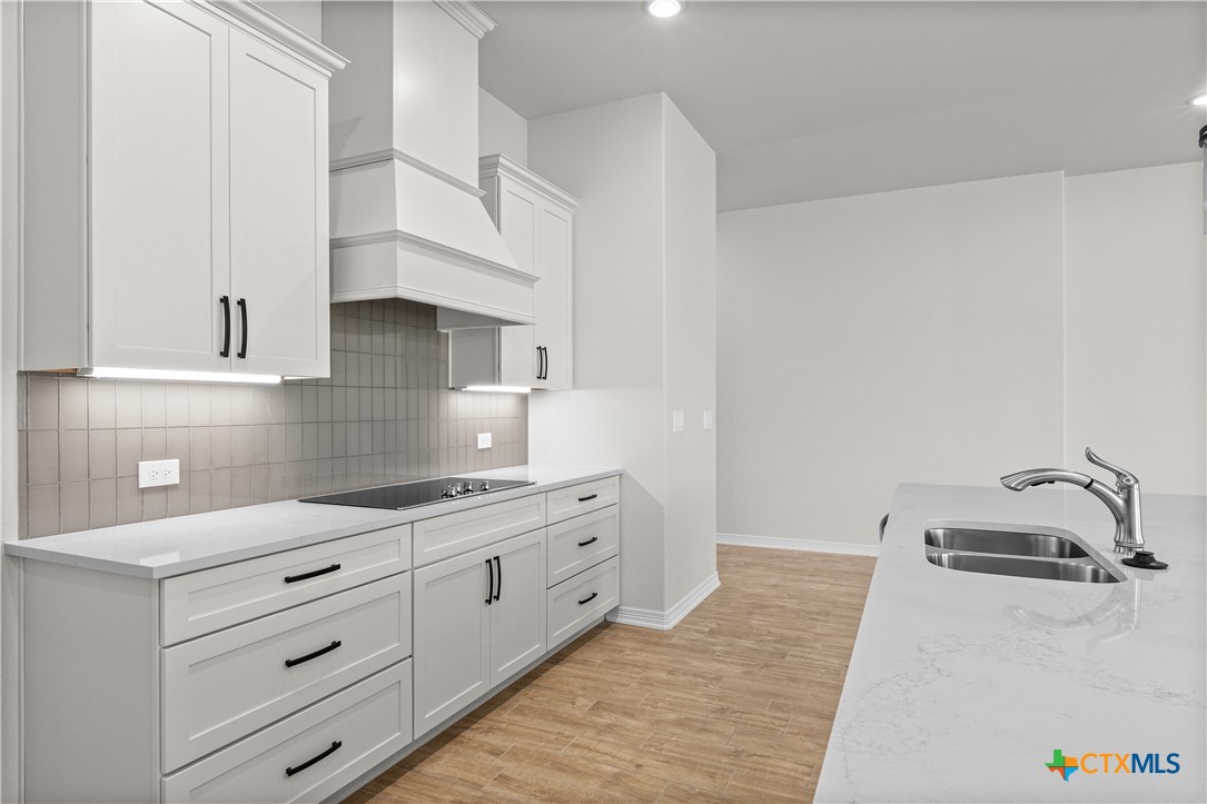 130 Lasso Loop Property Photo 7