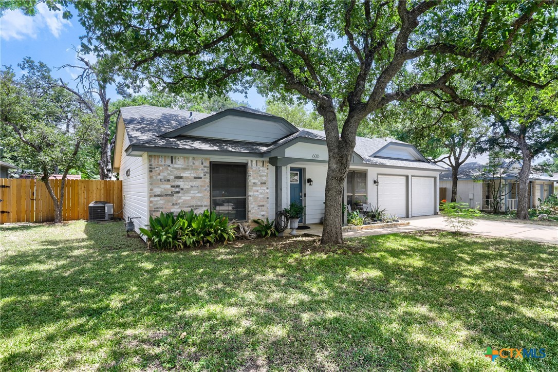 600 Live Oak Drive Property Photo 3