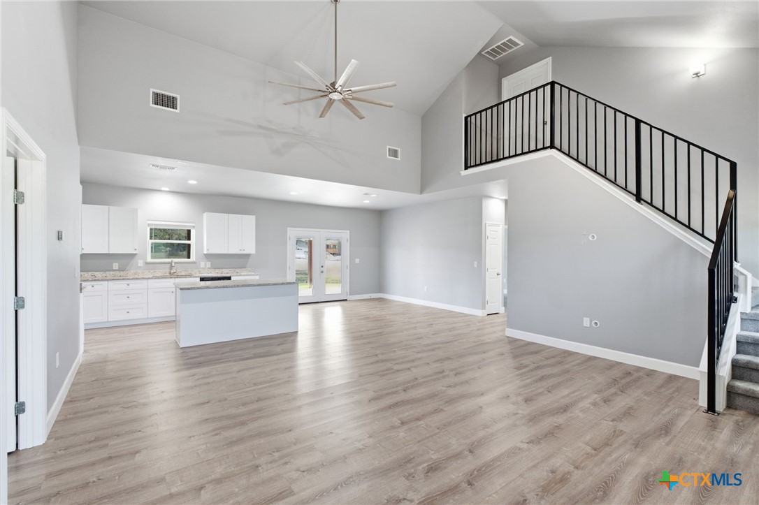 475 Cross Road Property Photo 5