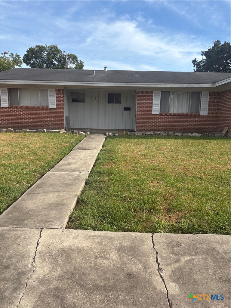 2607 E Poplar Property Photo 1