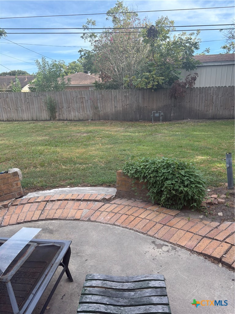 2607 E Poplar Property Photo 3