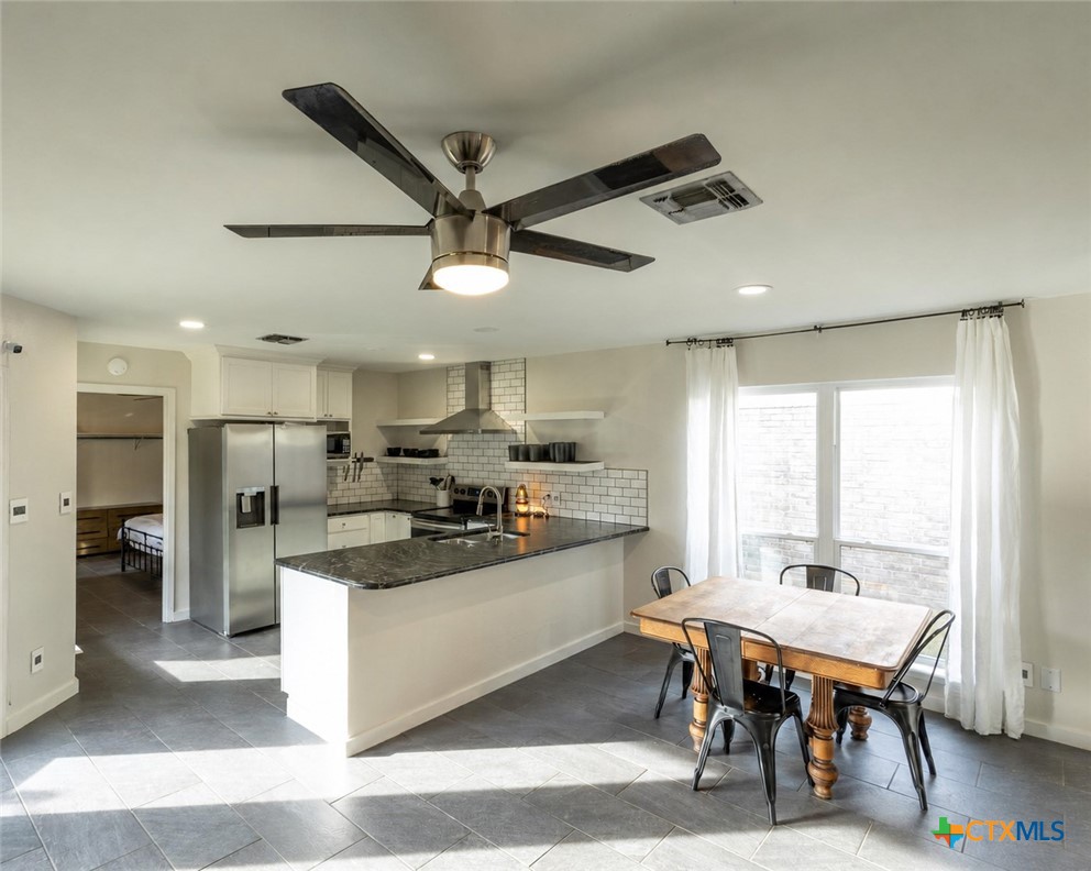 118 Waterford Drive Property Photo 4