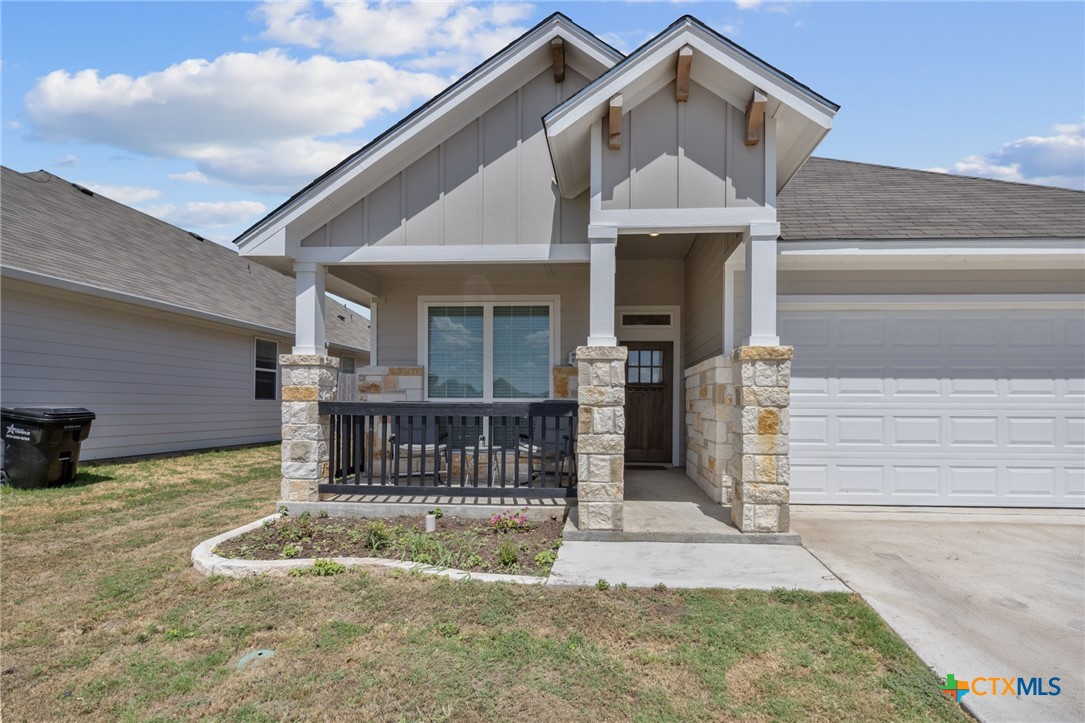 716 Killam Drive Property Photo 1