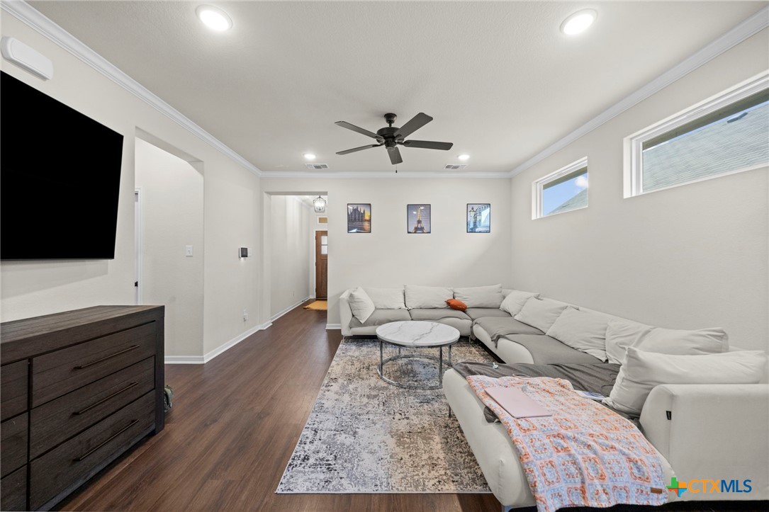 716 Killam Drive Property Photo 6