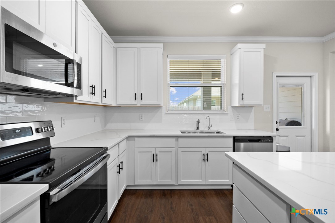 716 Killam Drive Property Photo 10