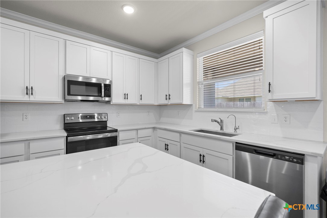 716 Killam Drive Property Photo 11
