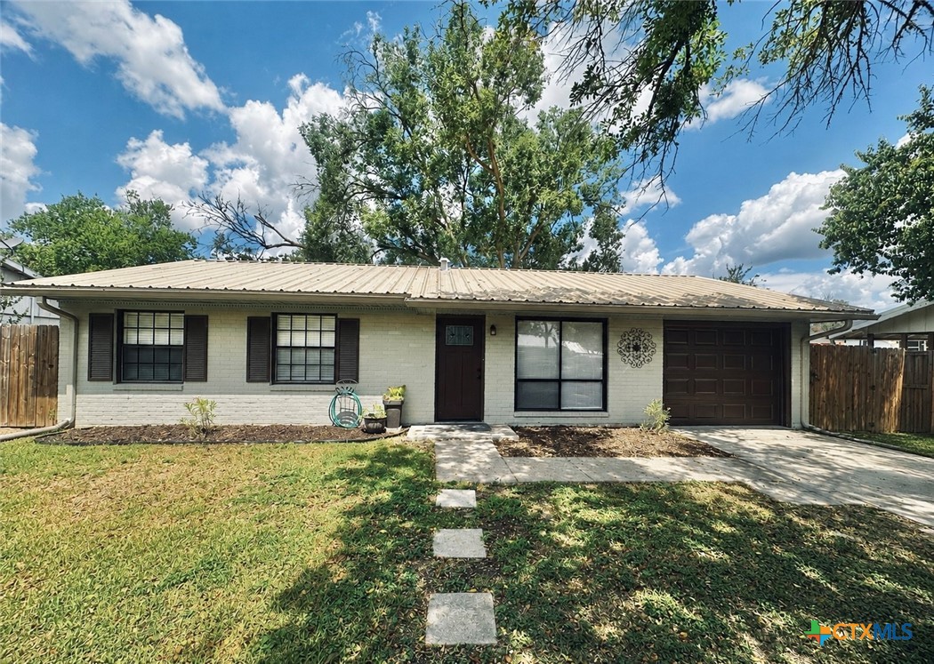 308 W Clayton Property Photo 1