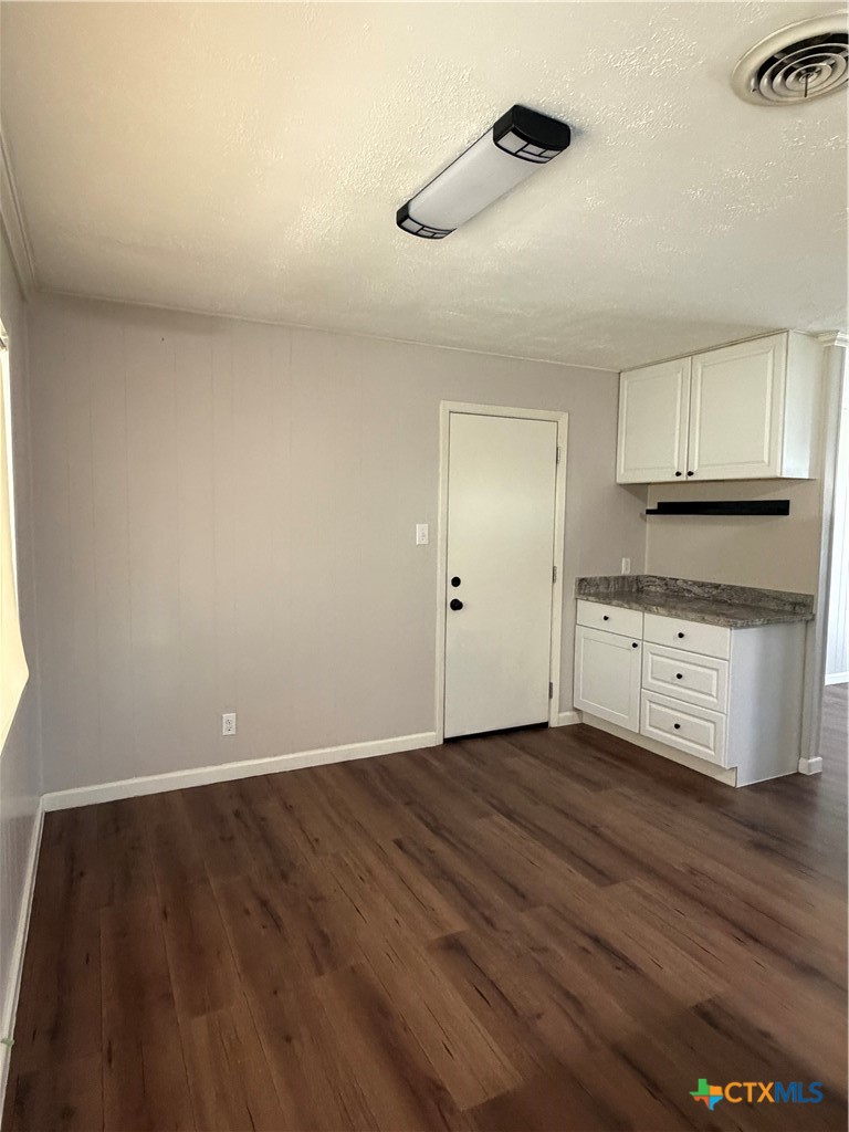 308 W Clayton Property Photo 3