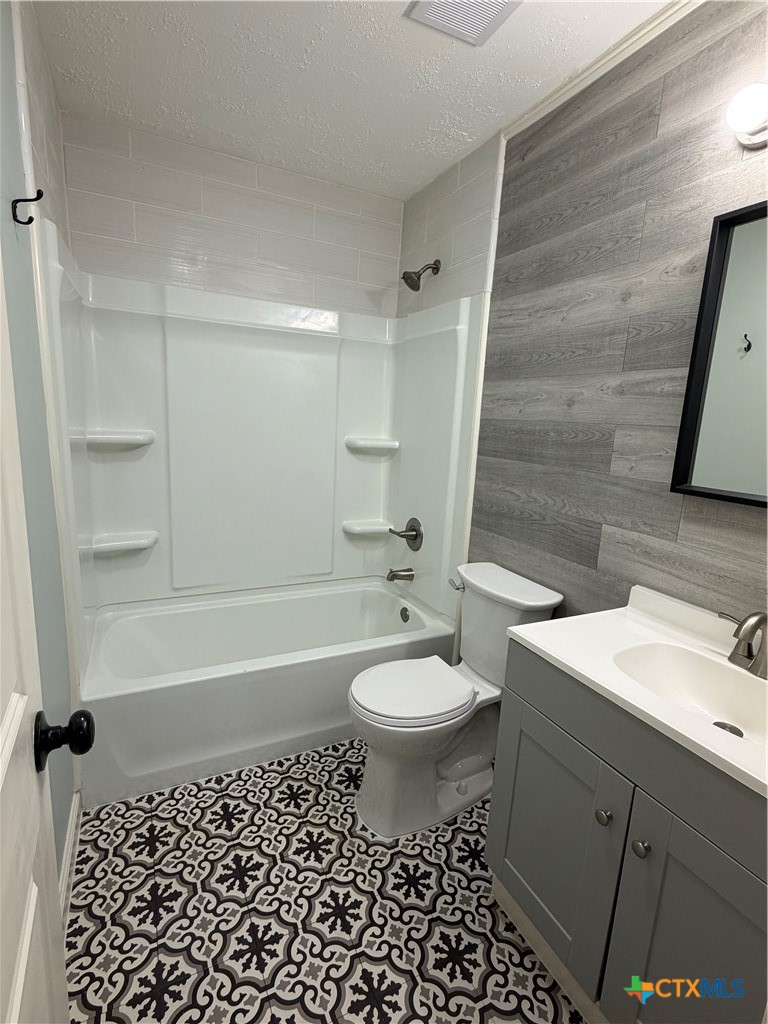 308 W Clayton Property Photo 6