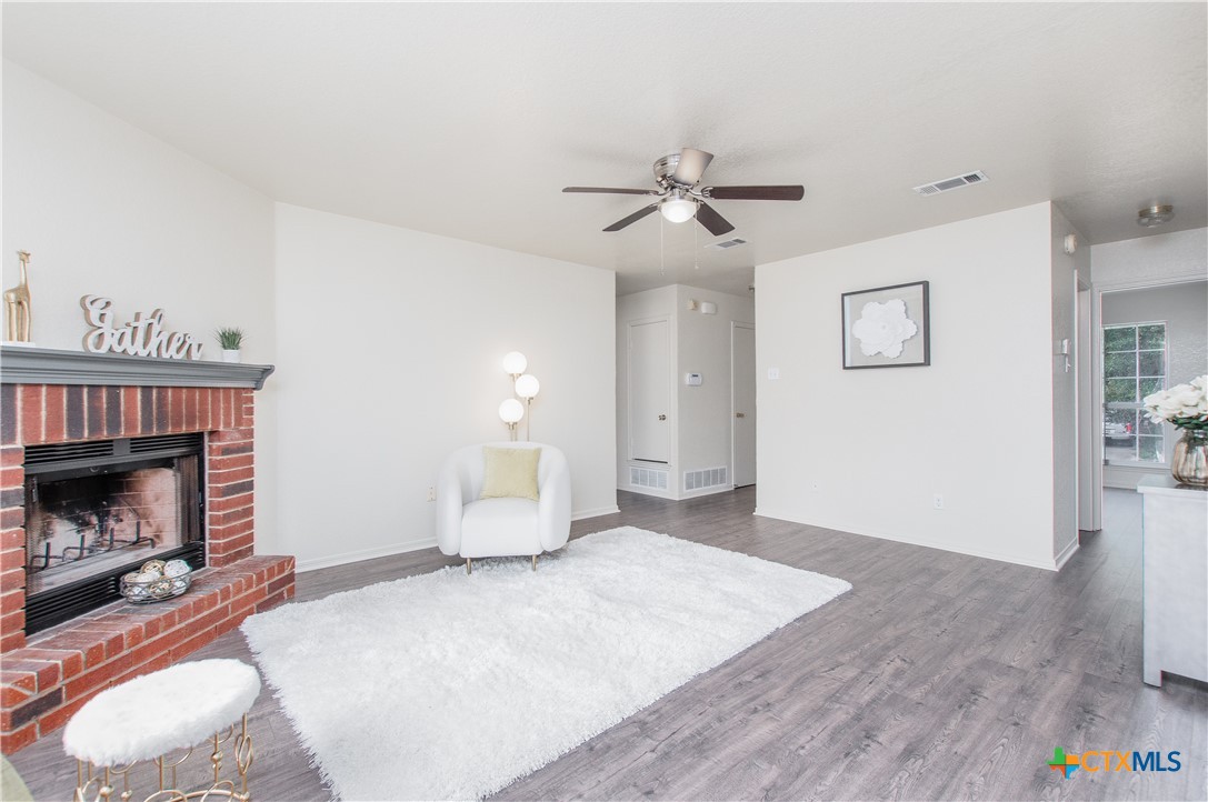 1306 Elke Circle Property Photo 4