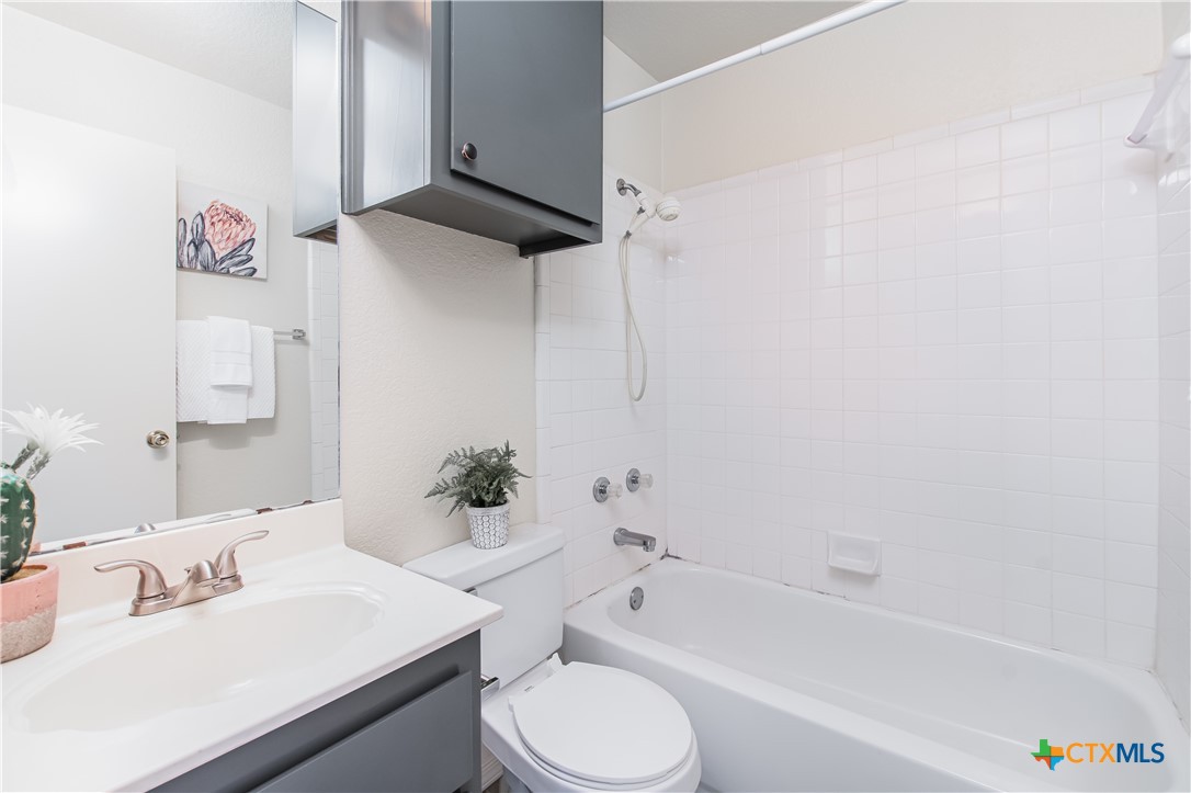 1306 Elke Circle Property Photo 14