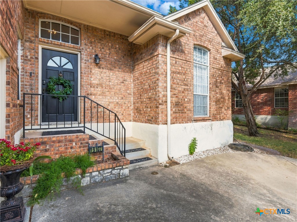 19107 Evening Trail Drive Property Photo 3