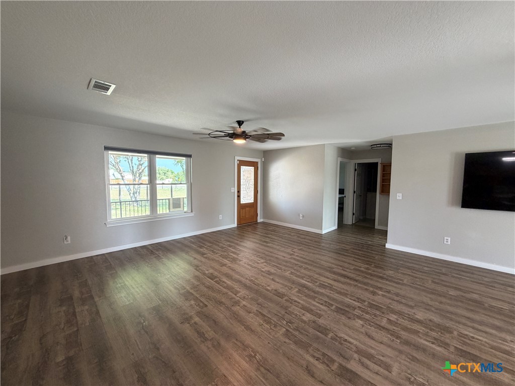 433 W Klein Road Property Photo 4