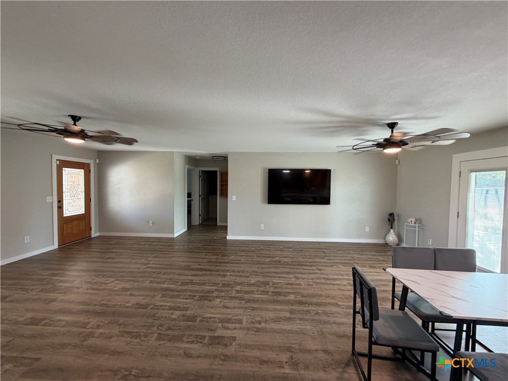 433 W Klein Road Property Photo 5