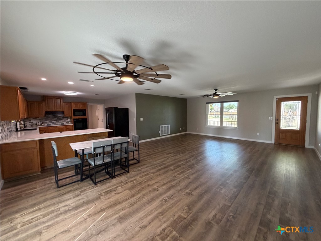 433 W Klein Road Property Photo 7