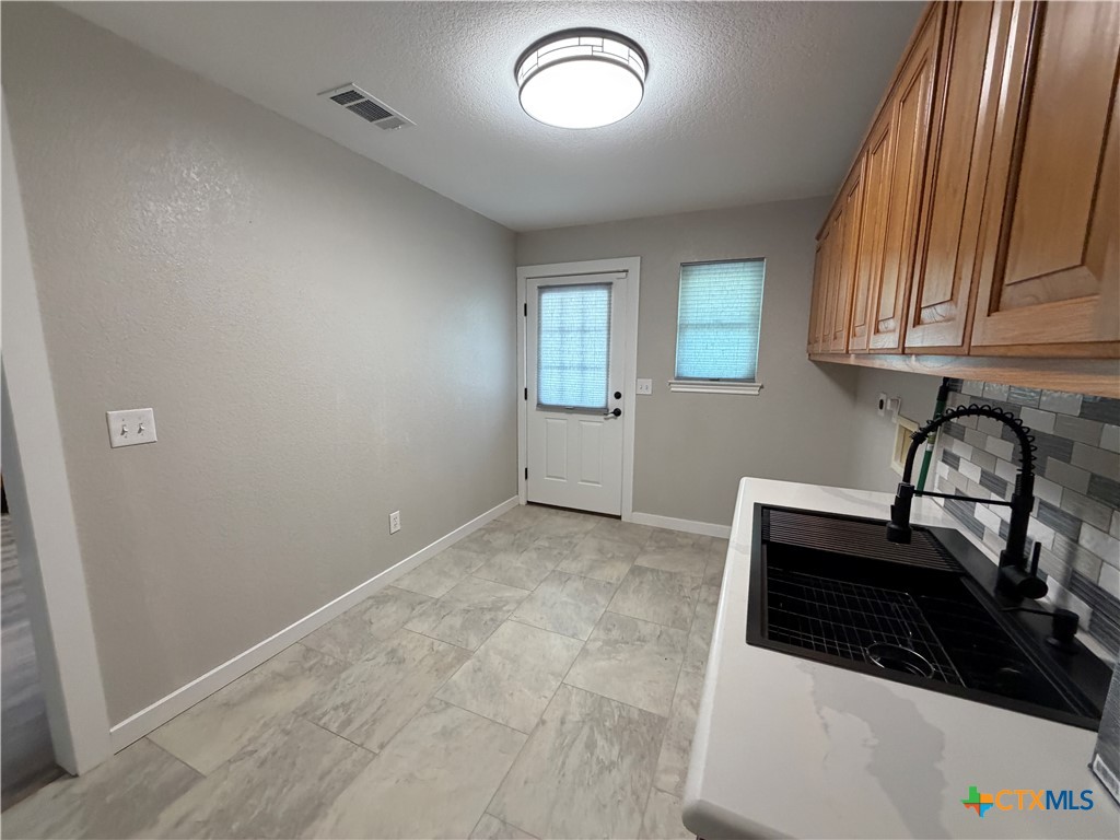 433 W Klein Road Property Photo 21