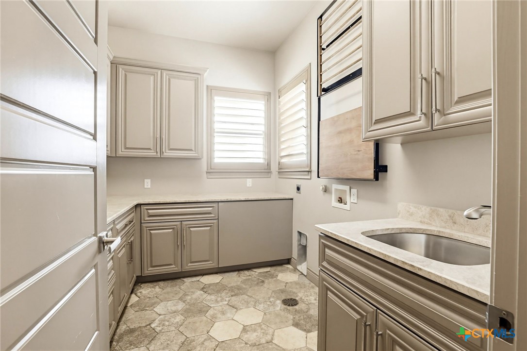 2447 Wallaby Circle Property Photo 10
