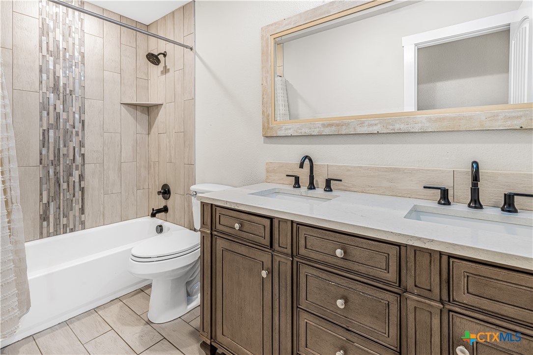 1018 Saddle Bluff Drive Property Photo 11