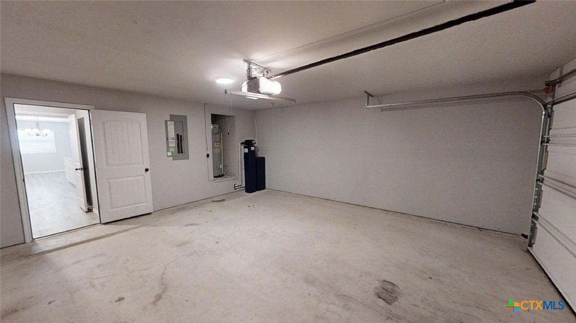 904 Clanton Cove Property Photo 3