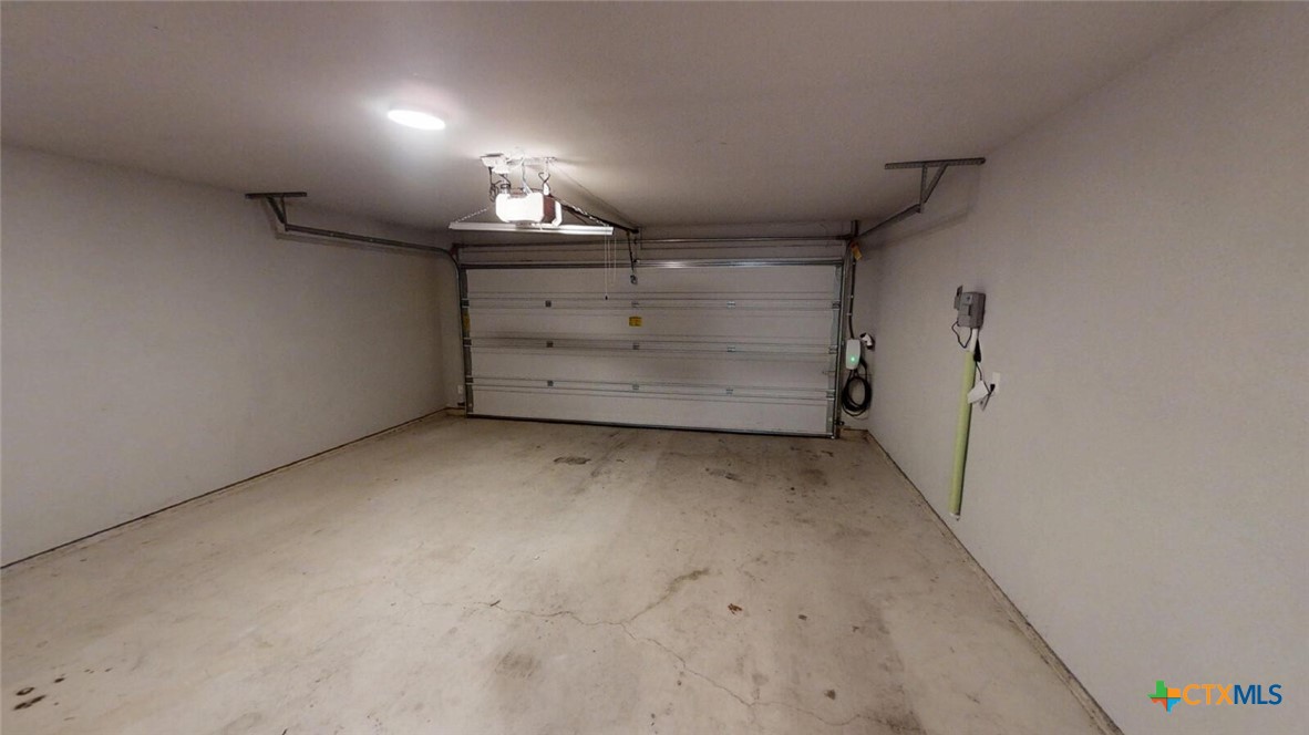 904 Clanton Cove Property Photo 4