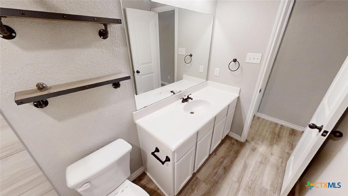 904 Clanton Cove Property Photo 7