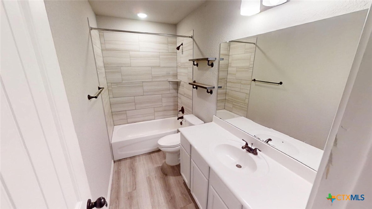 904 Clanton Cove Property Photo 8