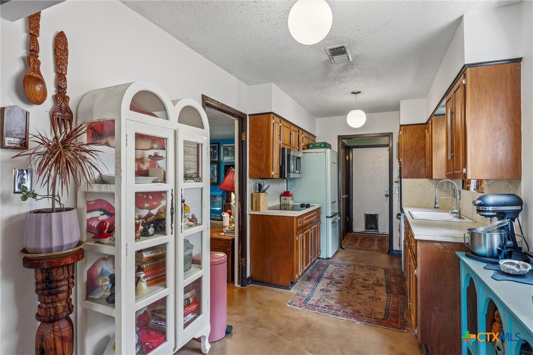 3304 Whitepine Drive Property Photo 20