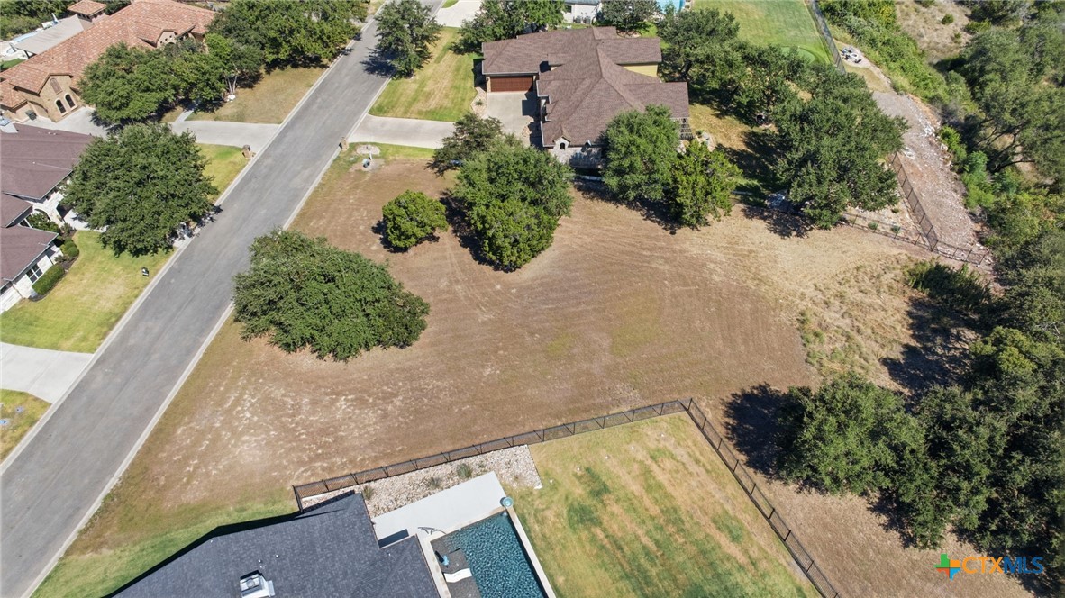 2124 Balcones Place Property Photo 3