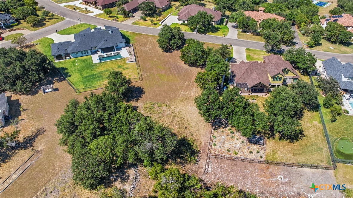 2124 Balcones Place Property Photo 4