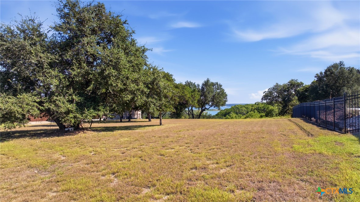 2124 Balcones Place Property Photo 10