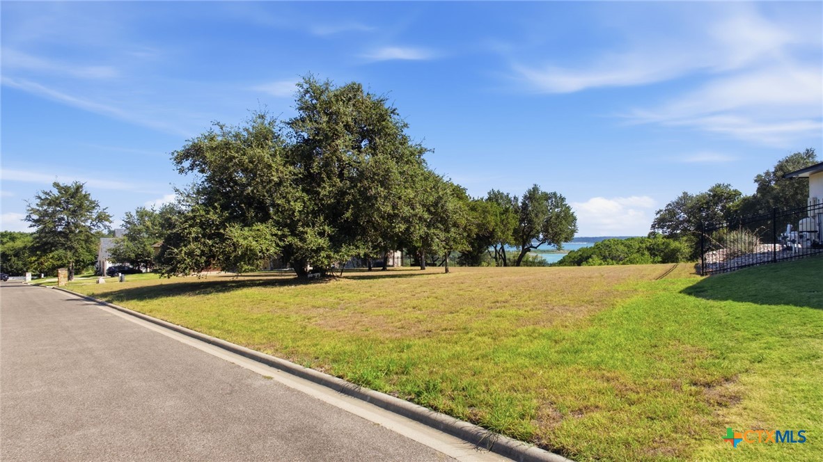 2124 Balcones Place Property Photo 11