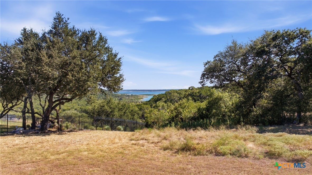 2124 Balcones Place Property Photo 13