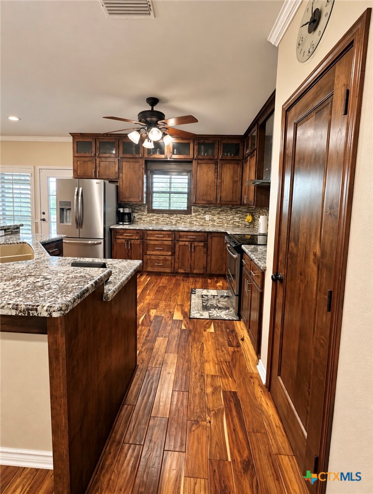 1733 County Road 376 Property Photo 6