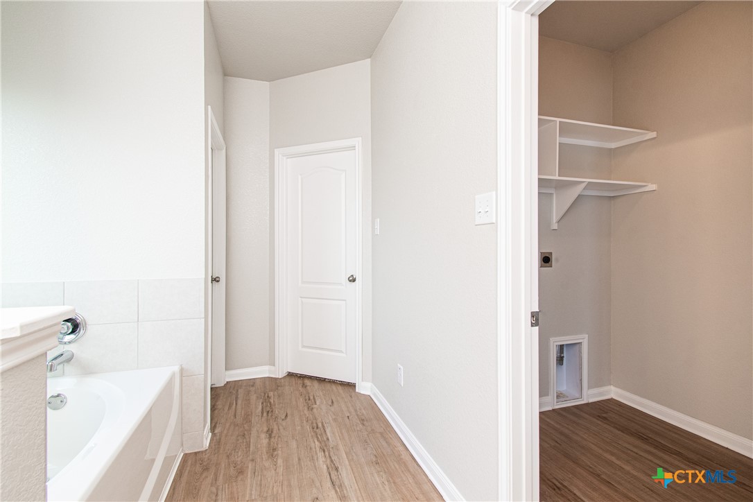6114 Wheaton Loop Property Photo 11