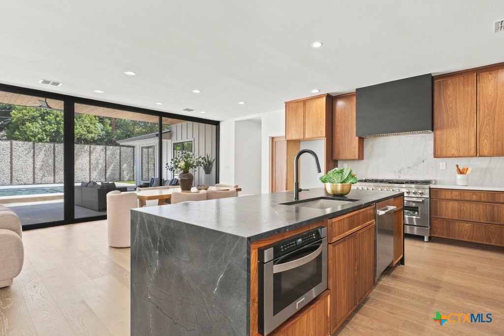 57 Ohio Street Property Photo 7