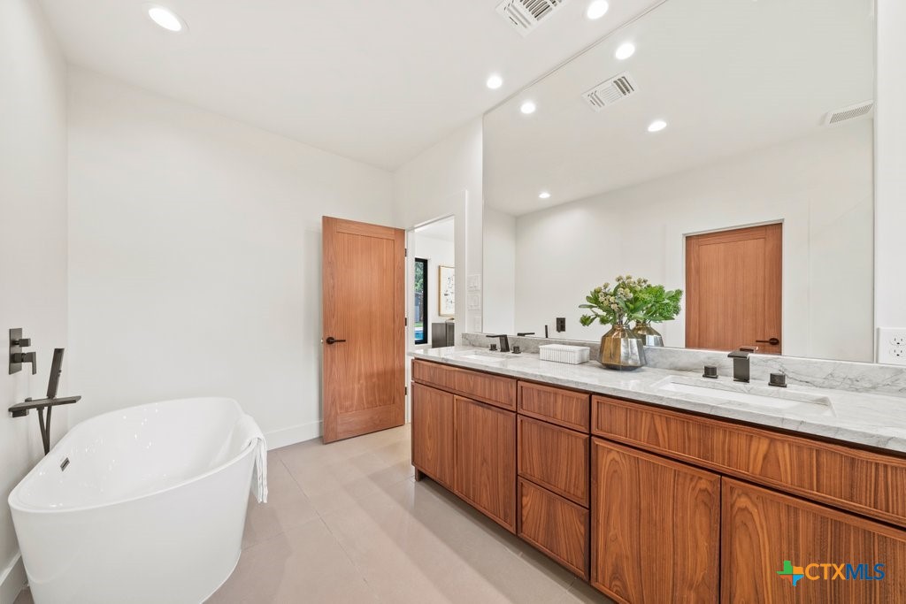 57 Ohio Street Property Photo 18
