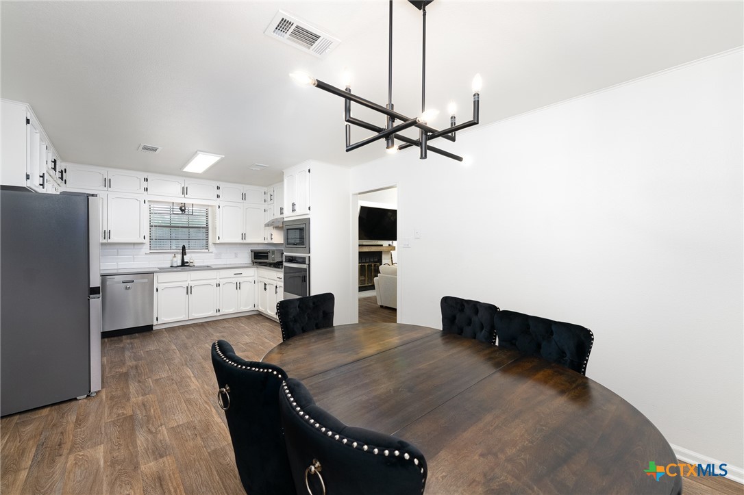 204 Taylors Drive Property Photo 3