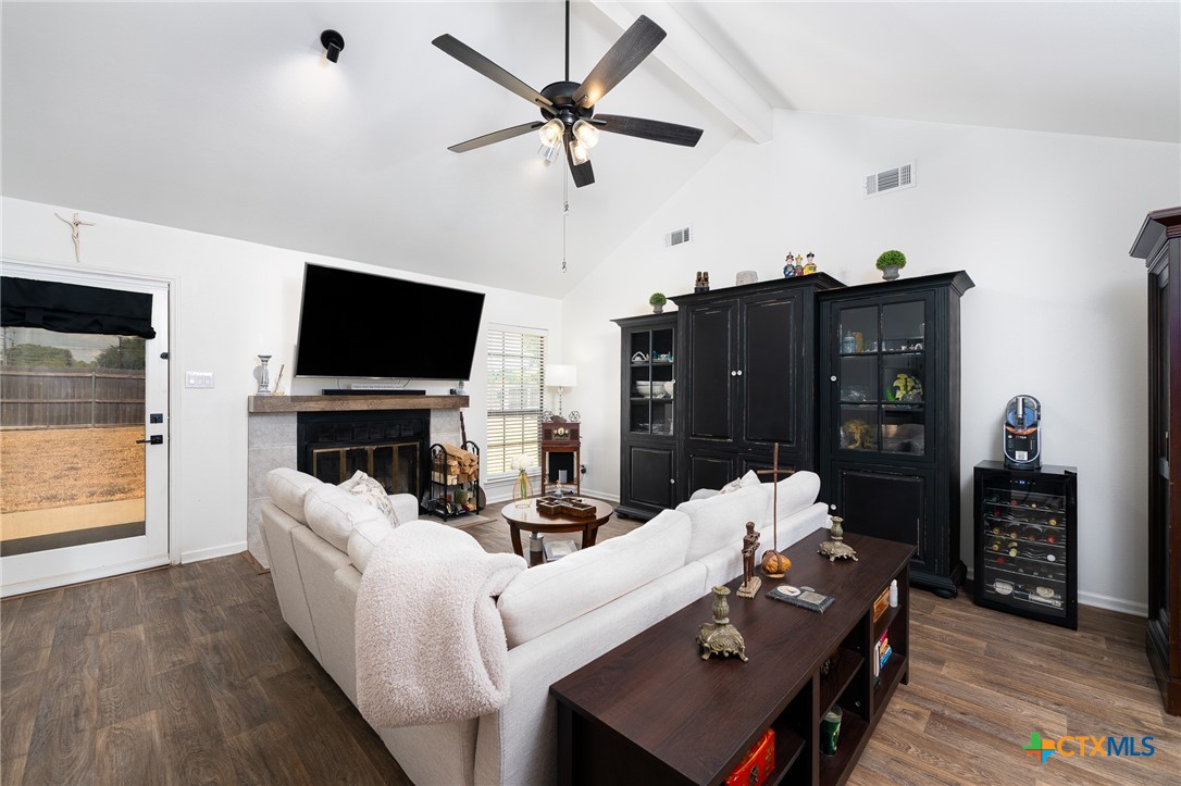 204 Taylors Drive Property Photo 4