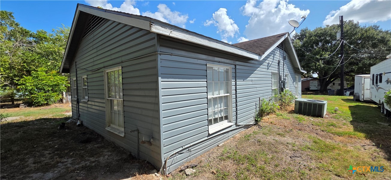 1201 La Valliere Street Property Photo 2