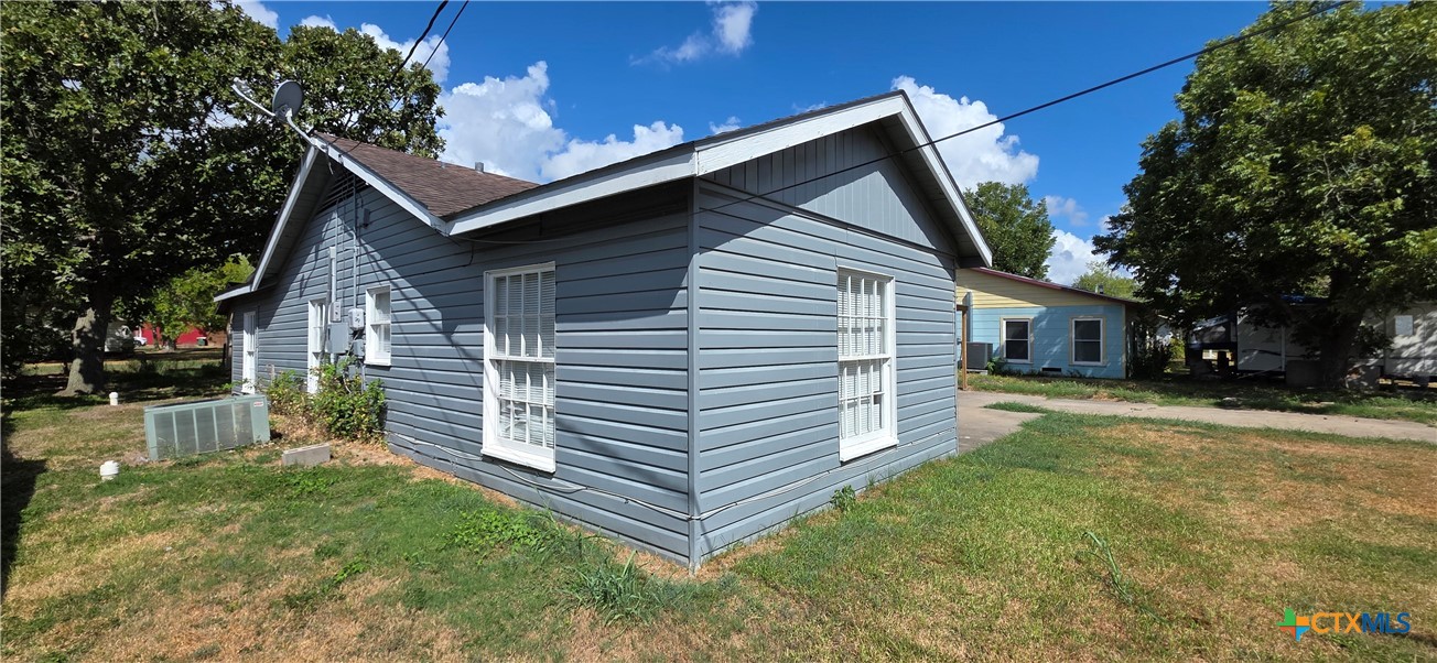 1201 La Valliere Street Property Photo 3