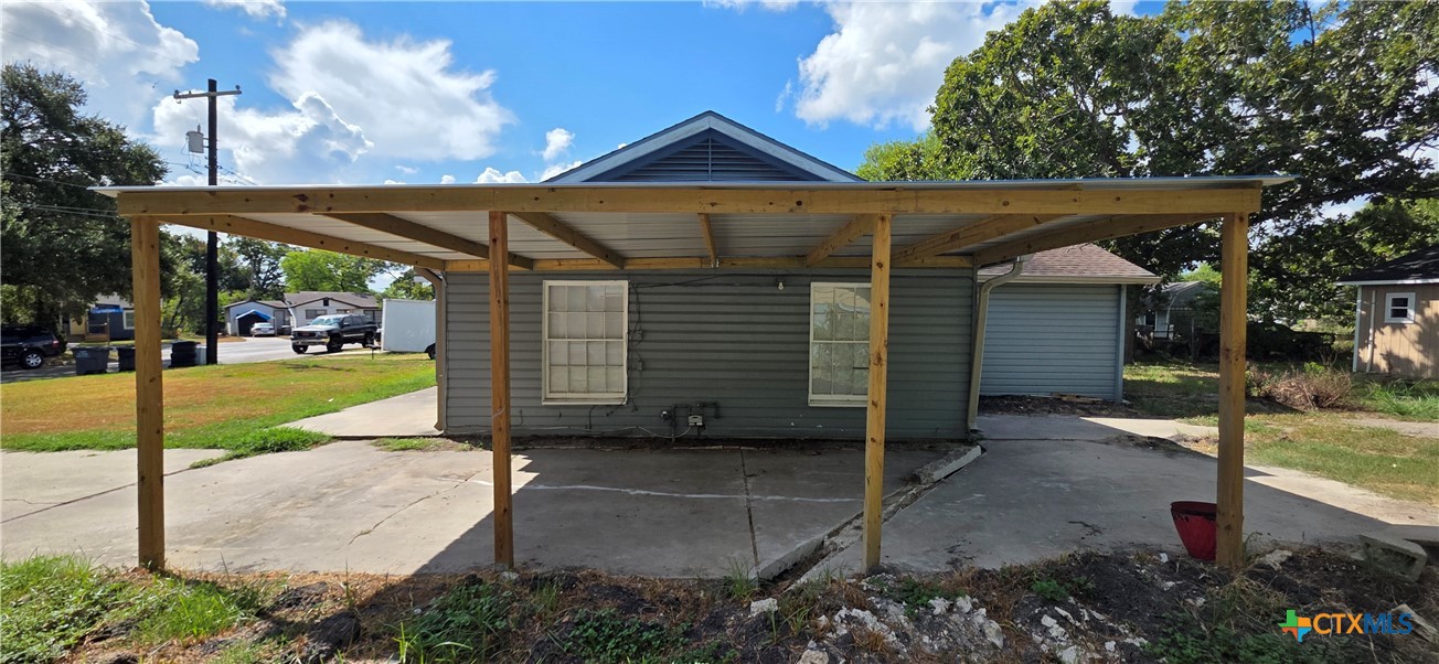 1201 La Valliere Street Property Photo 4