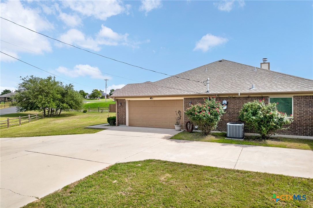 3941 Wells Drive Property Photo 3