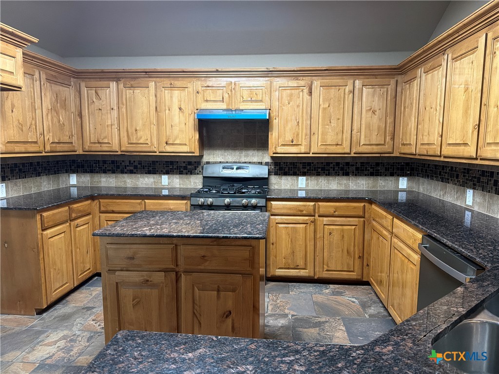 3941 Wells Drive Property Photo 4