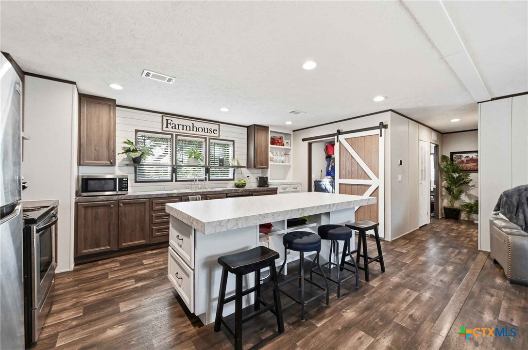 460 Vine Street Property Photo 4