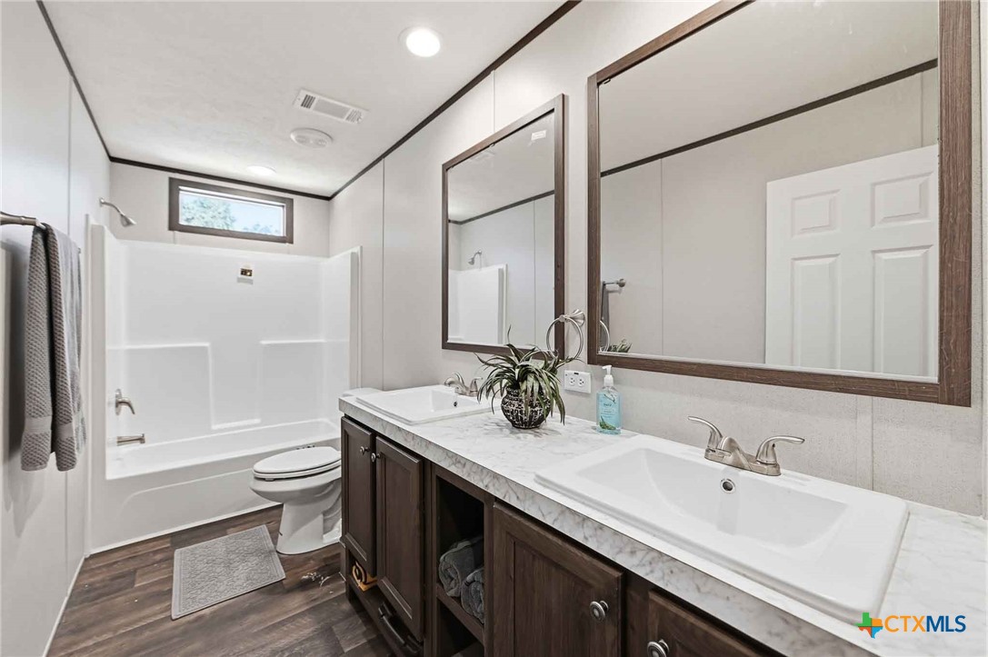 460 Vine Street Property Photo 8